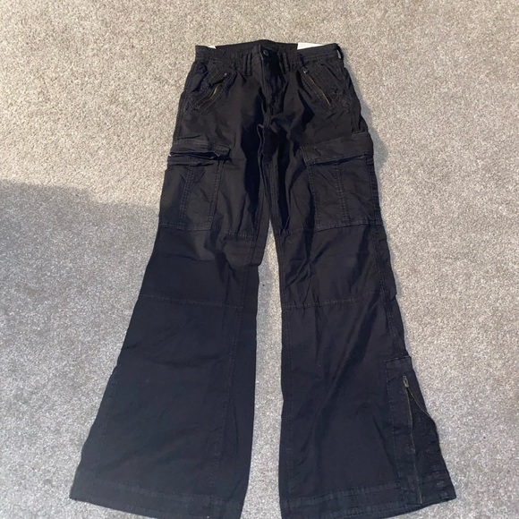 Low Rise Cargo Pants - Picture 2 of 5
